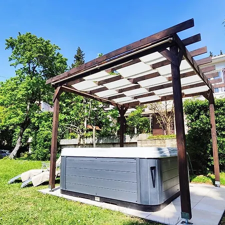 Nada: Beachside Oasis With Sauna And Hot Tubs Villa