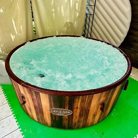 Villa Nada: Beachside Oasis With Sauna And Hot Tubs Omisalj
