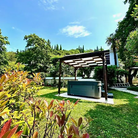 Nada: Beachside Oasis With Sauna And Hot Tubs Omisalj