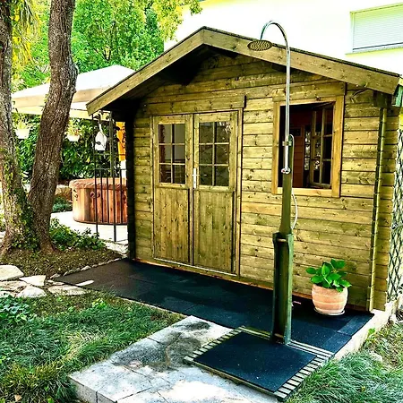 Nada: Beachside Oasis With Sauna And Hot Tubs * Omisalj